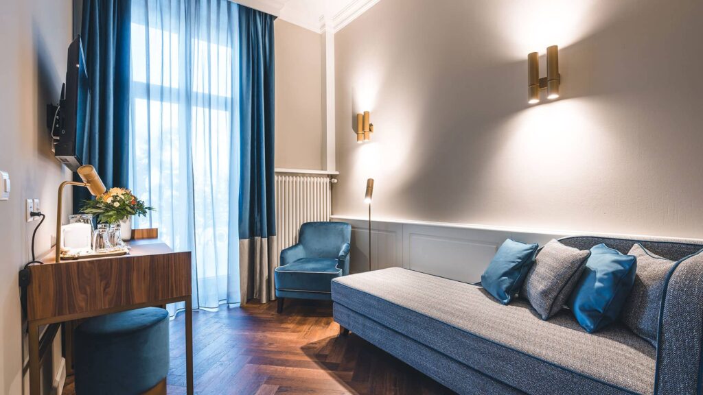 Ein zeitloses Schmuckstück in zwei Varianten: grosser Raum mit Bad oder ein Schlafzimmer mit Wohnraum und Dusche.