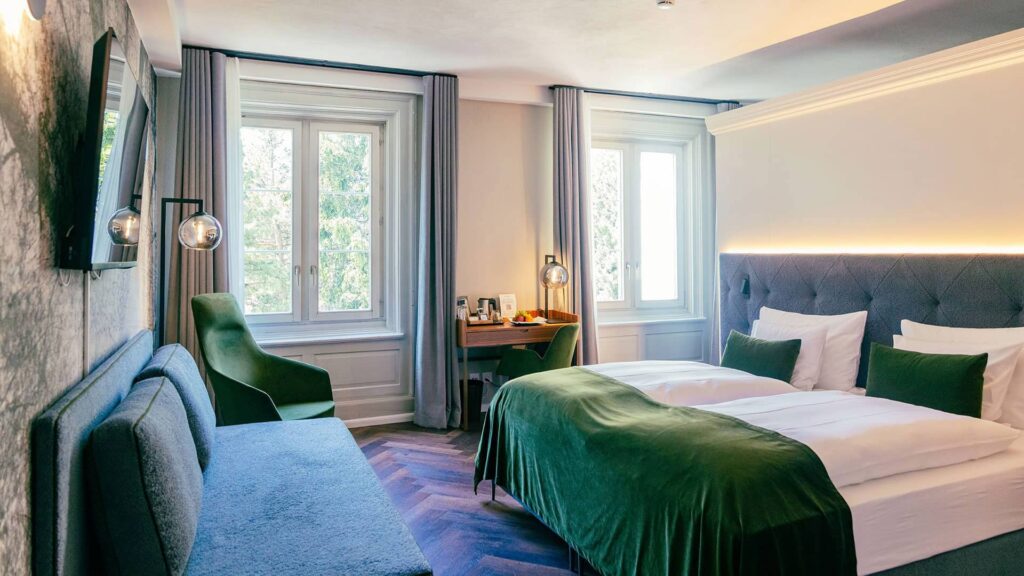 Ein zeitloses Schmuckstück in zwei Varianten: grosser Raum mit Bad oder ein Schlafzimmer mit Wohnraum und Dusche.