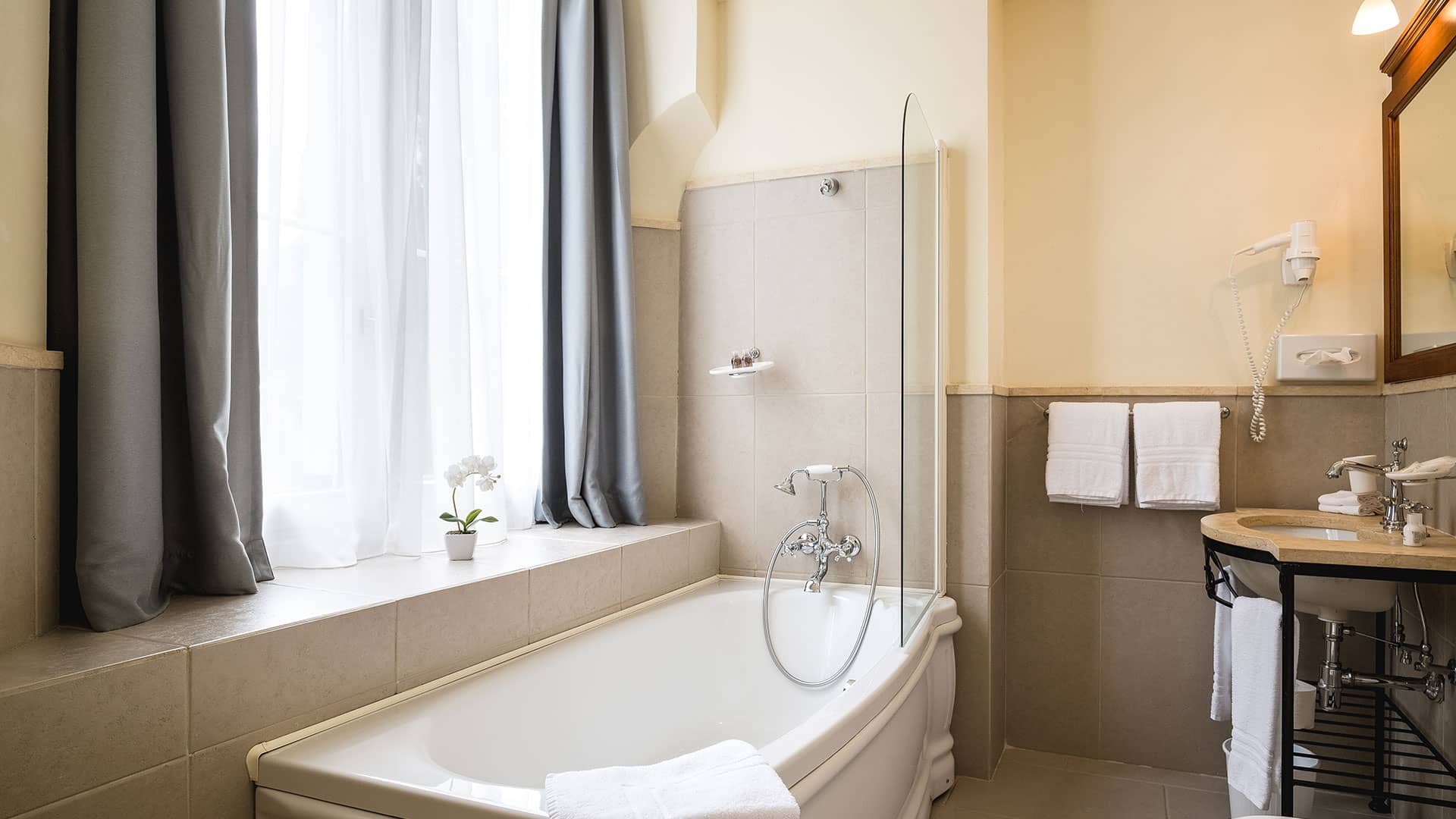 Erholsame Nachtruhe für alle, die tagsüber die wunderschöne Natur entdecken und sich darauf freuen, abends in ein kuscheliges Bett zu sinken.