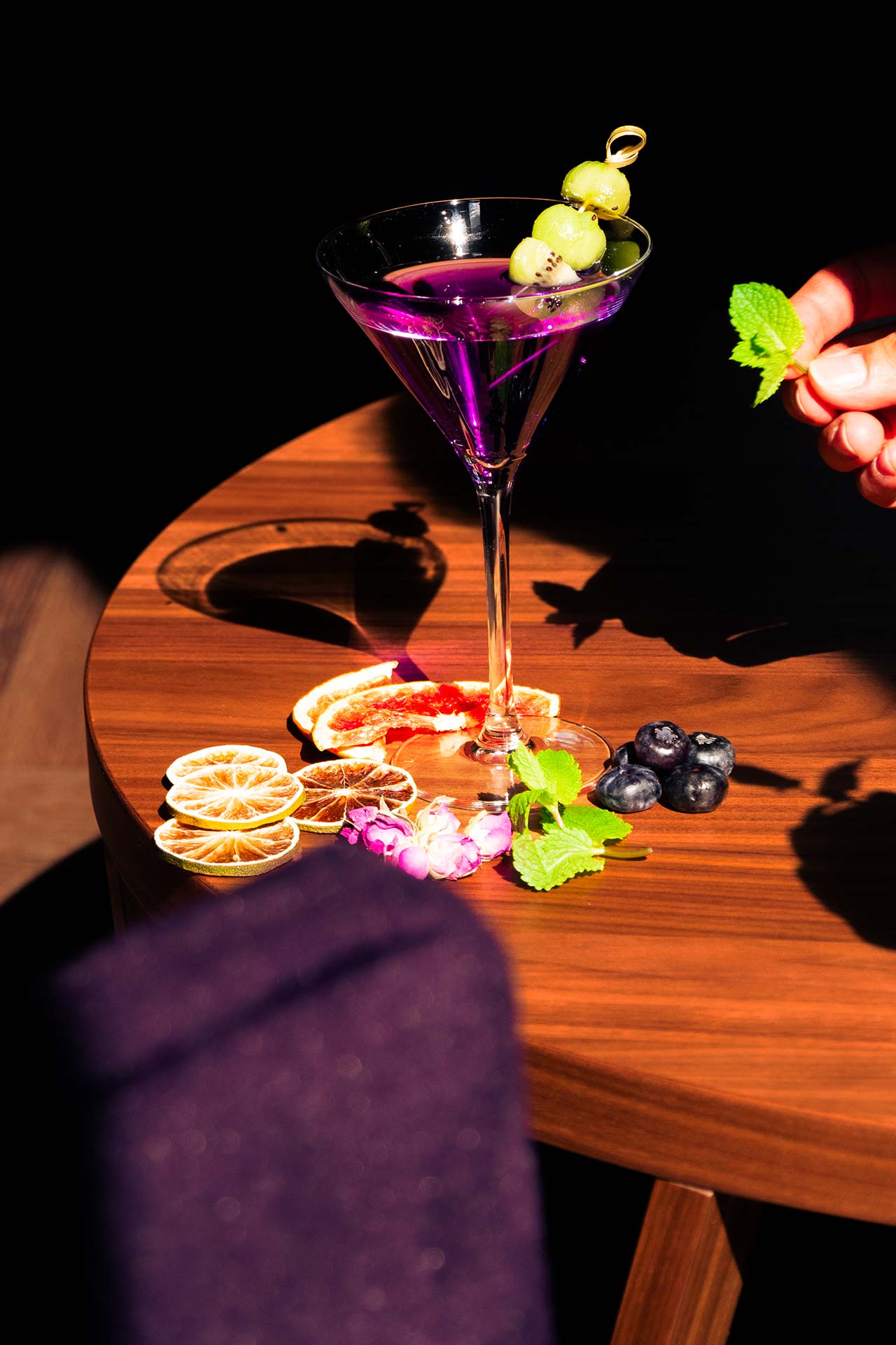 Cocktails genießen in Vic's Bar