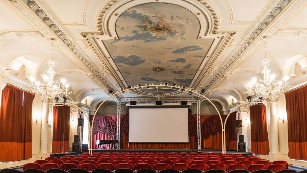 Hotel Reine Victoria Theatersaal mit Deckenmalereien
